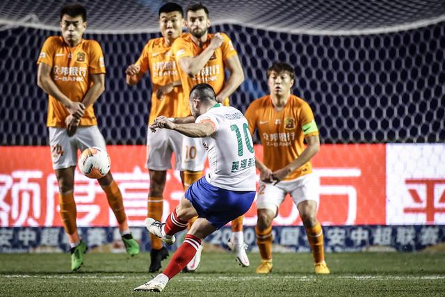 杨瀚森17+12青岛胜山东 范子铭24分首钢负山西